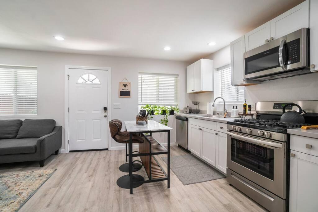 Urban Oasis: San Diego Bungalow Escape Экстерьер фото