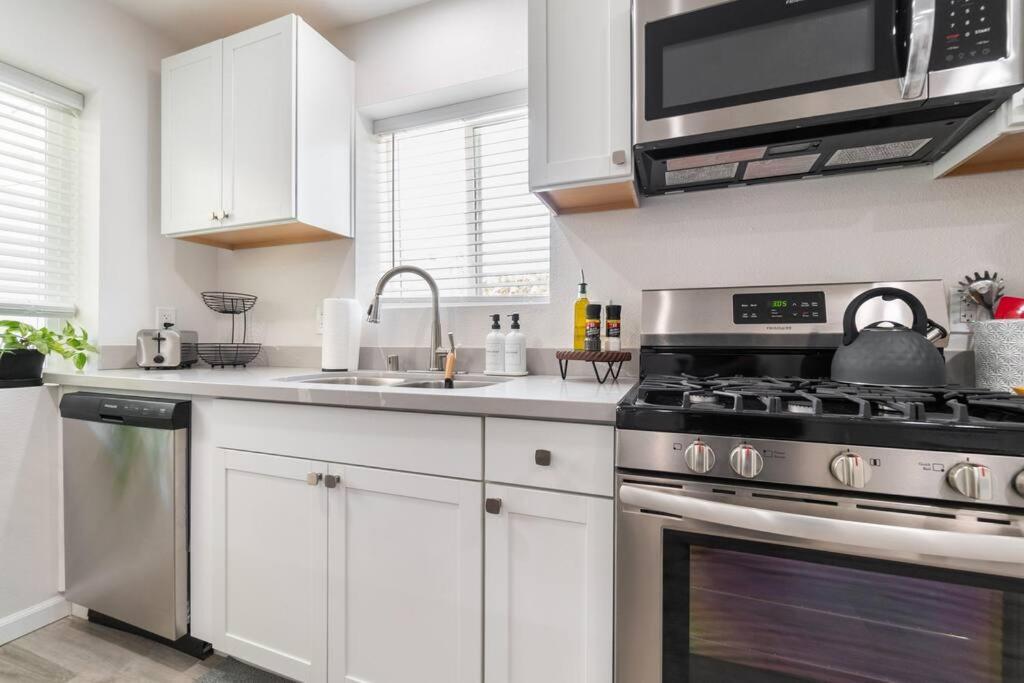 Urban Oasis: San Diego Bungalow Escape Экстерьер фото